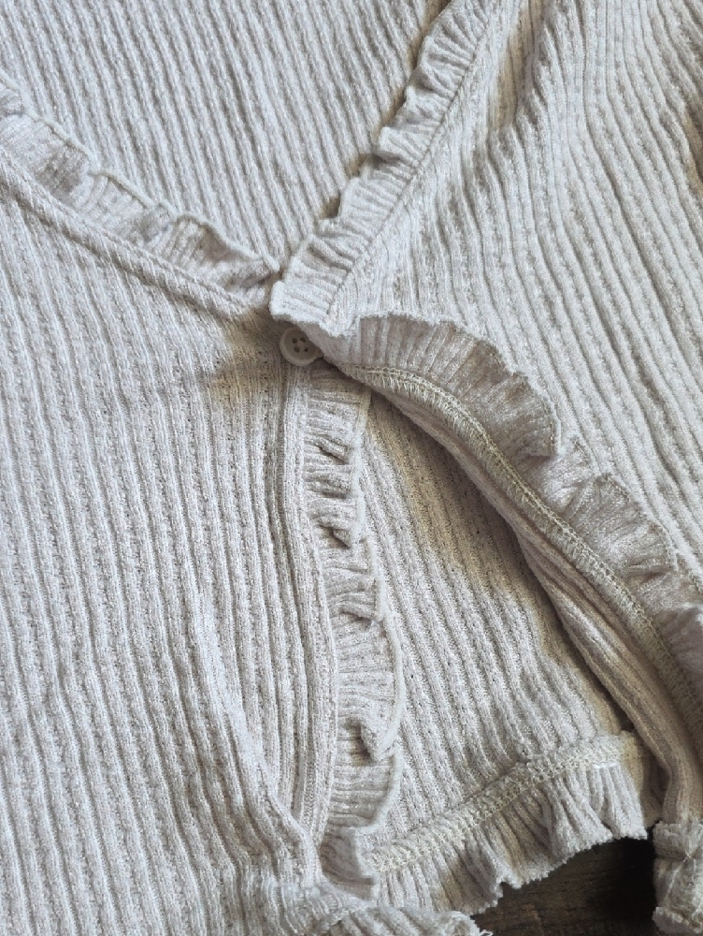 Forever 21 Light Gray Ruffled Ribbed Crop Top - Picture 4 of 5